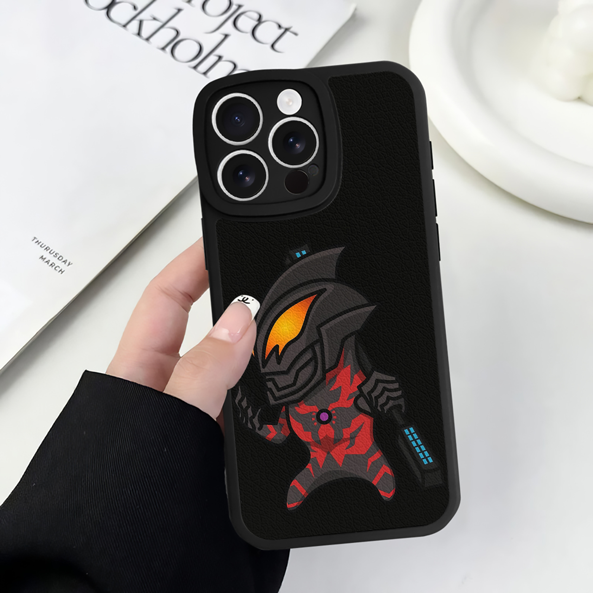 （画像用） ウルトラマン Ultraman 【iPhone 16シリーズ対応】シリコンスマホケース（レザー調） 材質：シリコン